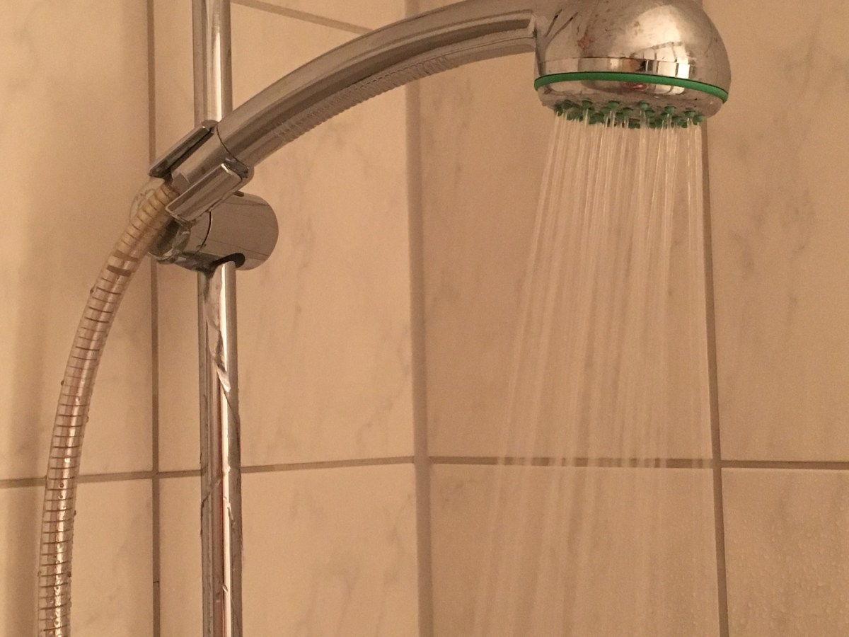 12) Spucking Duschkopf