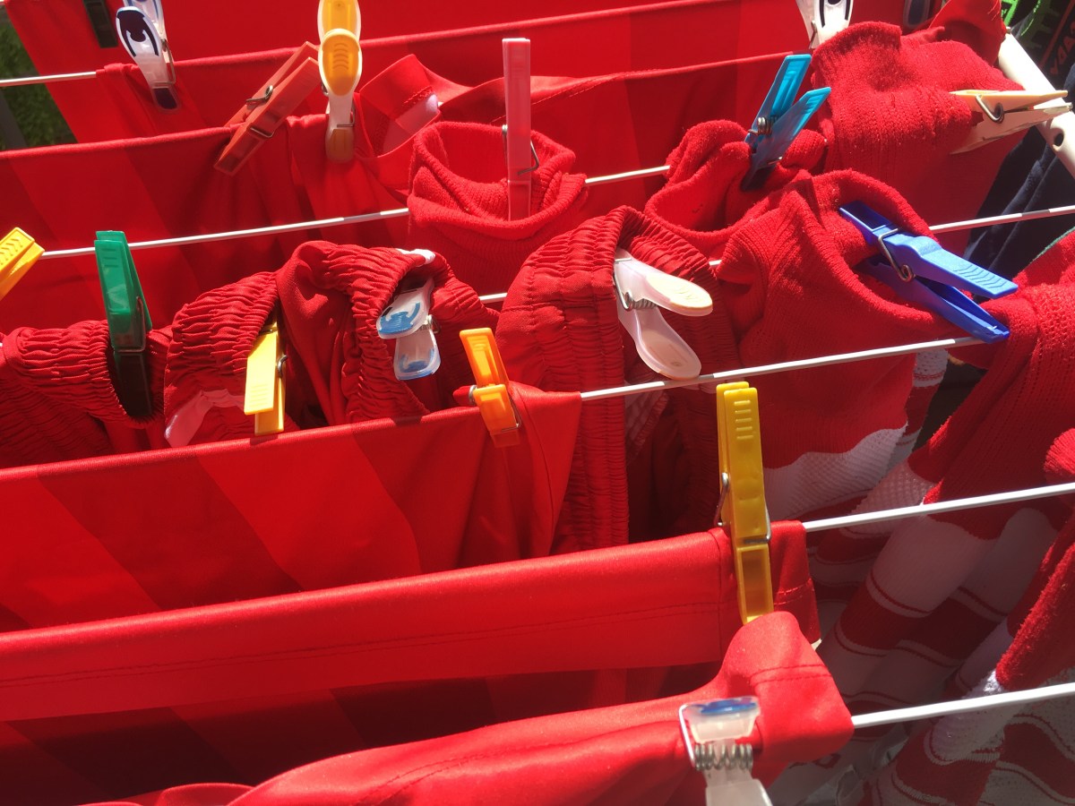 48) Wäsche aufhängen