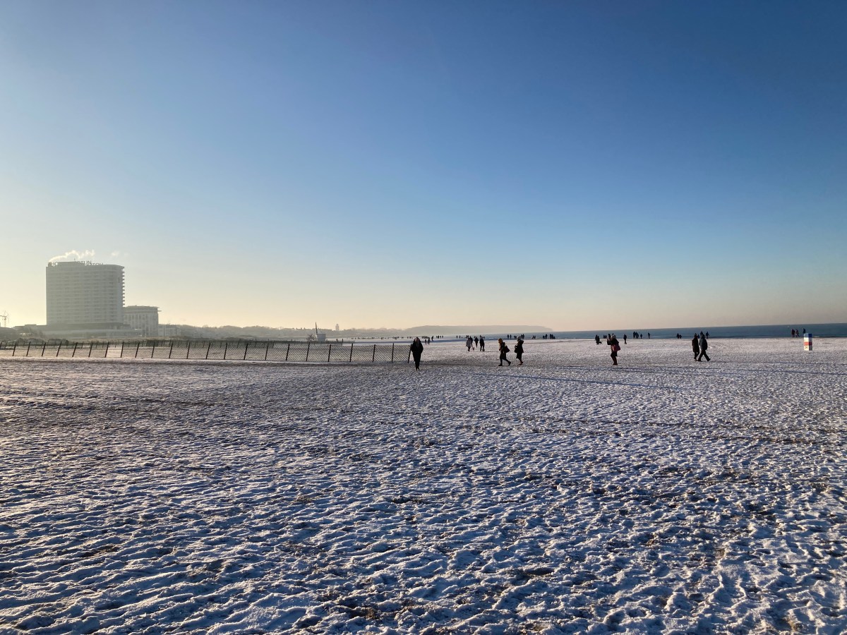 76) Postkarte aus … Warne … Warme …&nbsp;Kaltemünde