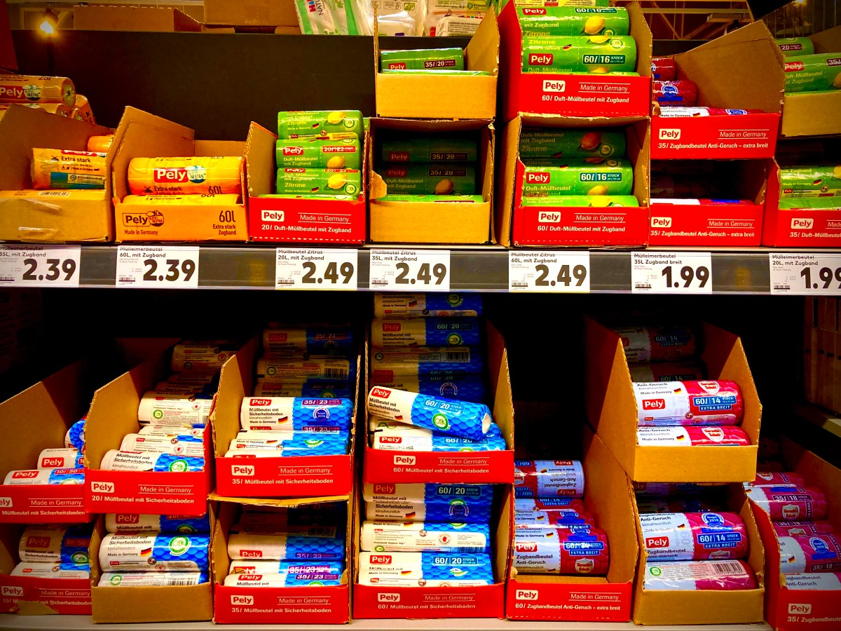 82) Mit Tragegriff und&nbsp;Zugband