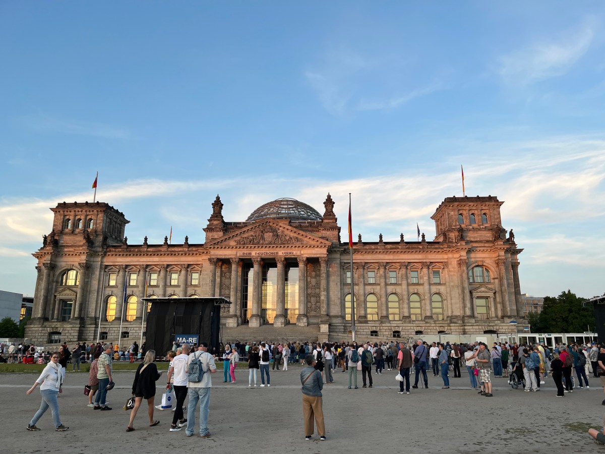 125) Postkarte aus Berlin … drinnen und&nbsp;draußen