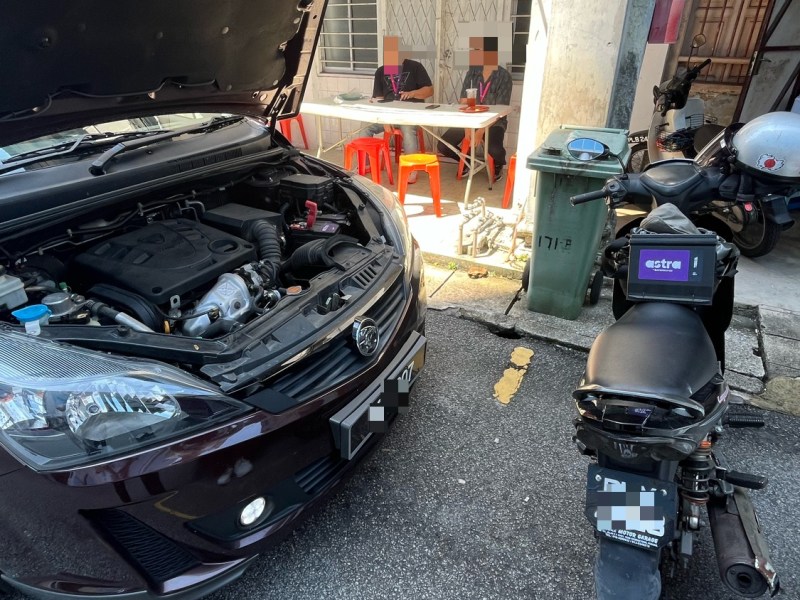 690) Powerbank-Held in&nbsp;Latschen